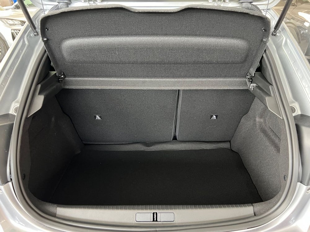 Peugeot 208 nuova a Bari (16)