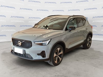 Volvo XC40 B3 automatico Plus Dark nuova a Como