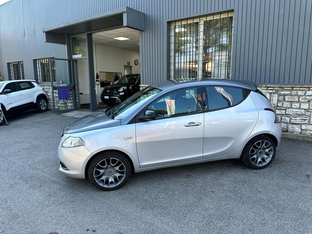 Lancia Ypsilon usata a Brescia (7)