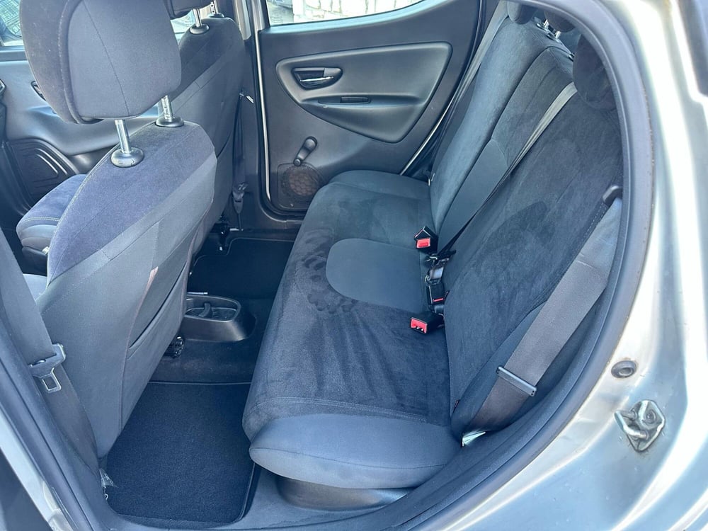 Lancia Ypsilon usata a Brescia (8)