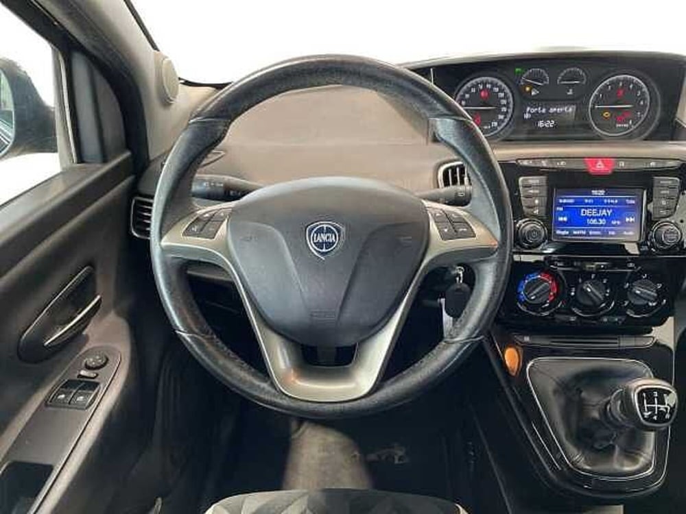 Lancia Ypsilon usata a Prato (10)