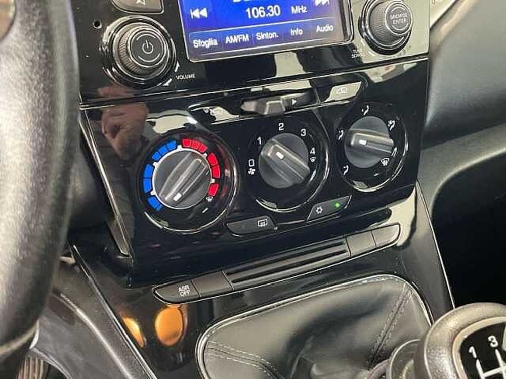 Lancia Ypsilon usata a Prato (15)