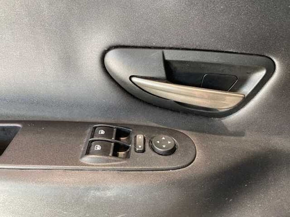 Lancia Ypsilon usata a Prato (17)