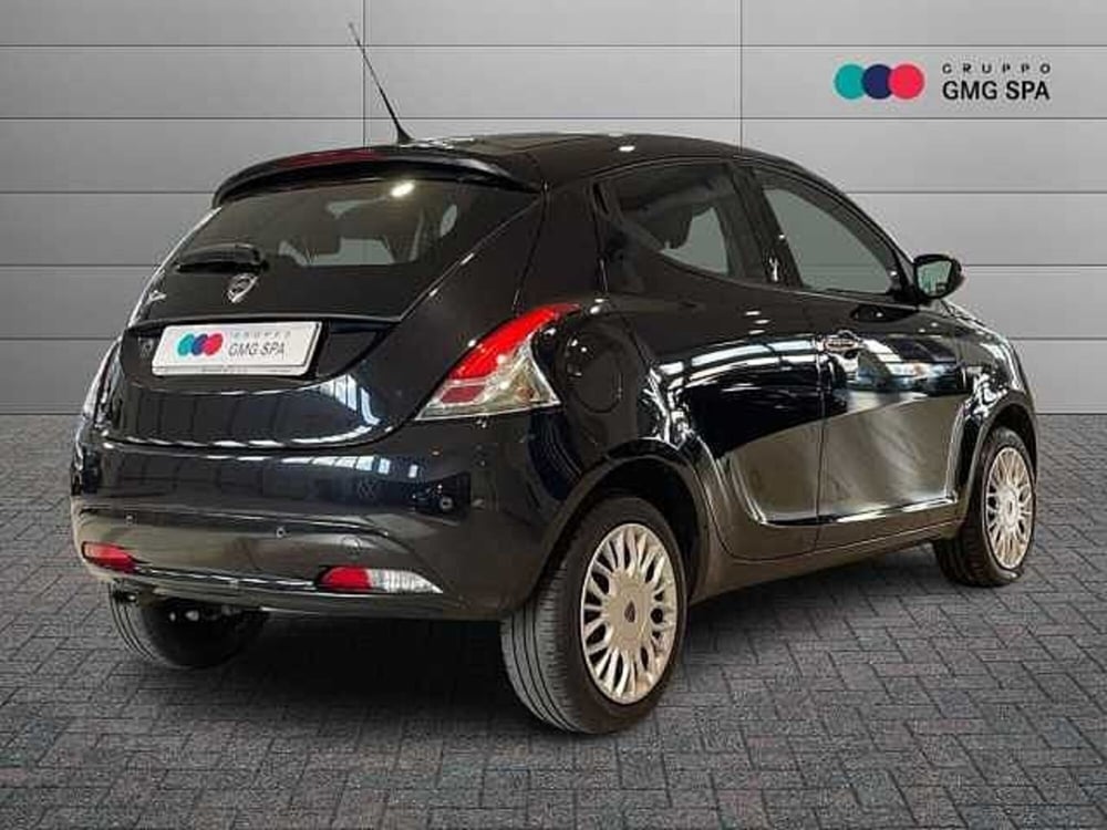 Lancia Ypsilon usata a Prato (3)