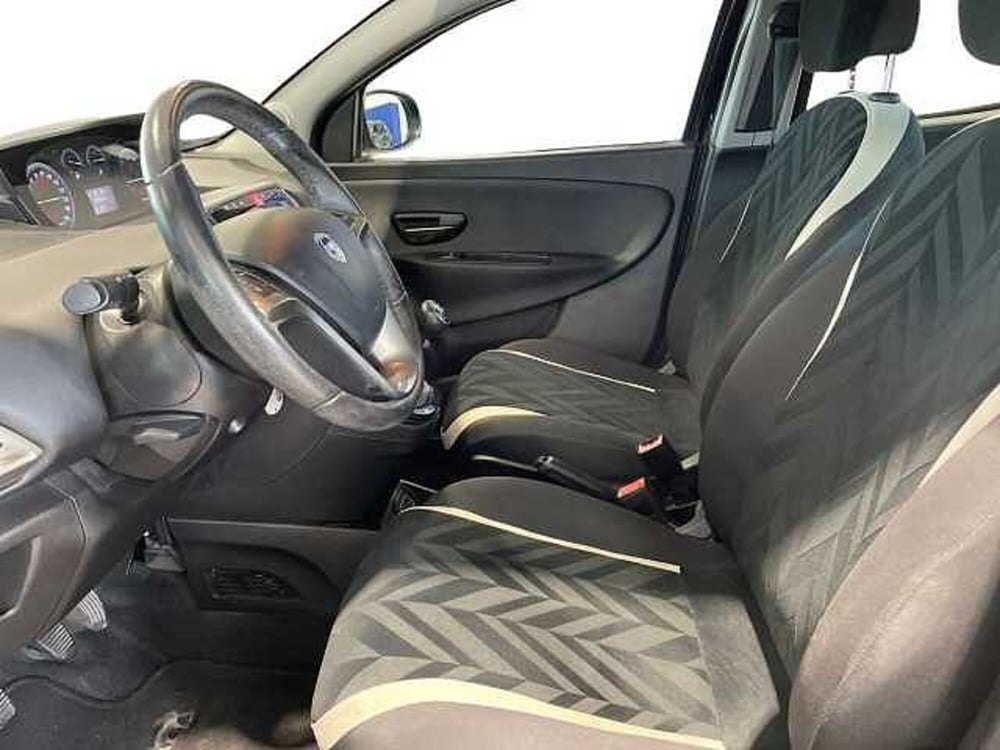 Lancia Ypsilon usata a Prato (9)