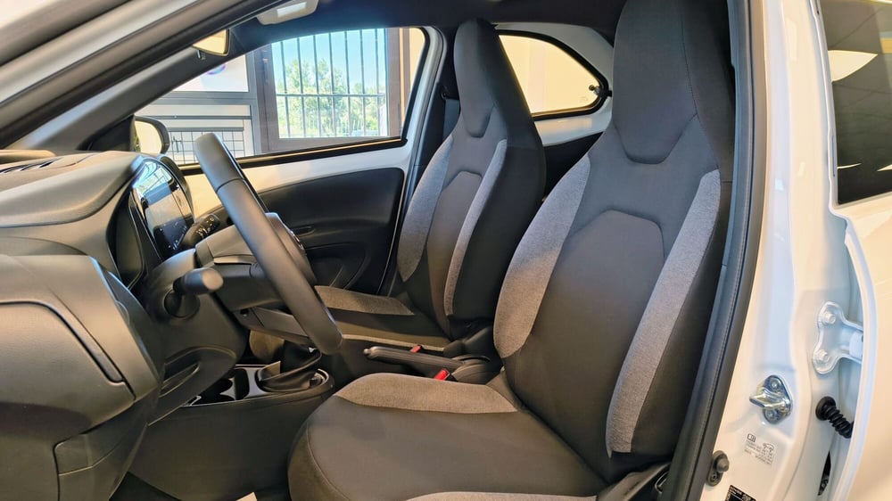 Toyota Aygo X nuova a Catanzaro (6)