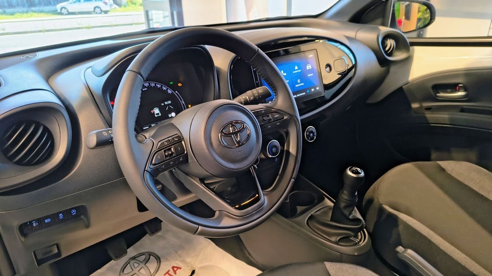 Toyota Aygo X nuova a Catanzaro (9)