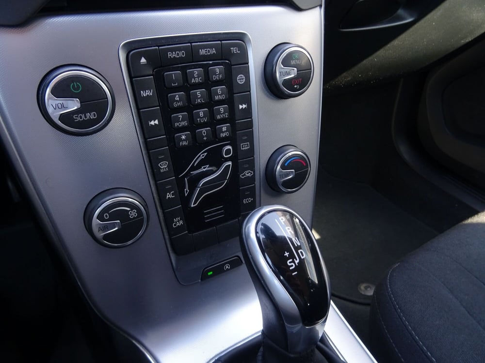 Volvo V40 Cross Country usata a Venezia (17)