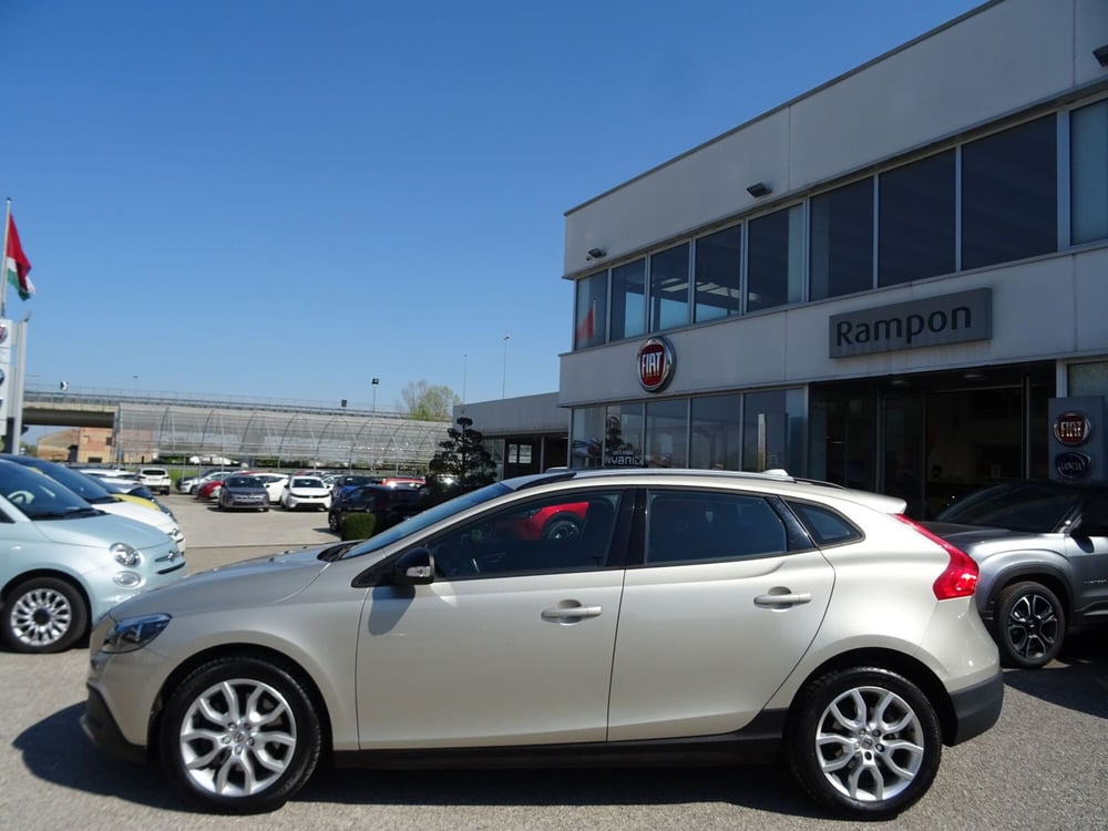 Volvo V40 Cross Country usata a Venezia (2)