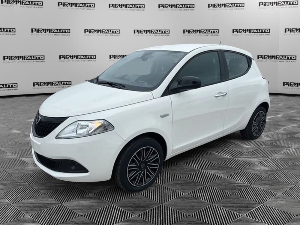 Lancia Ypsilon nuova a Piacenza