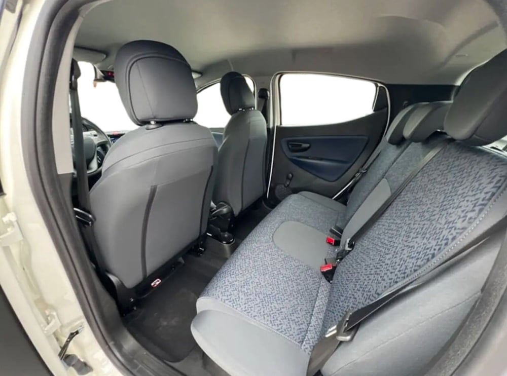 Lancia Ypsilon nuova a Piacenza (10)