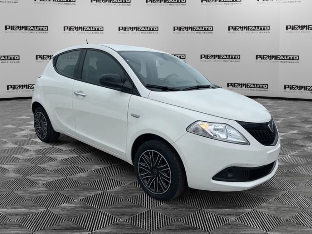 Lancia Ypsilon nuova a Piacenza (3)