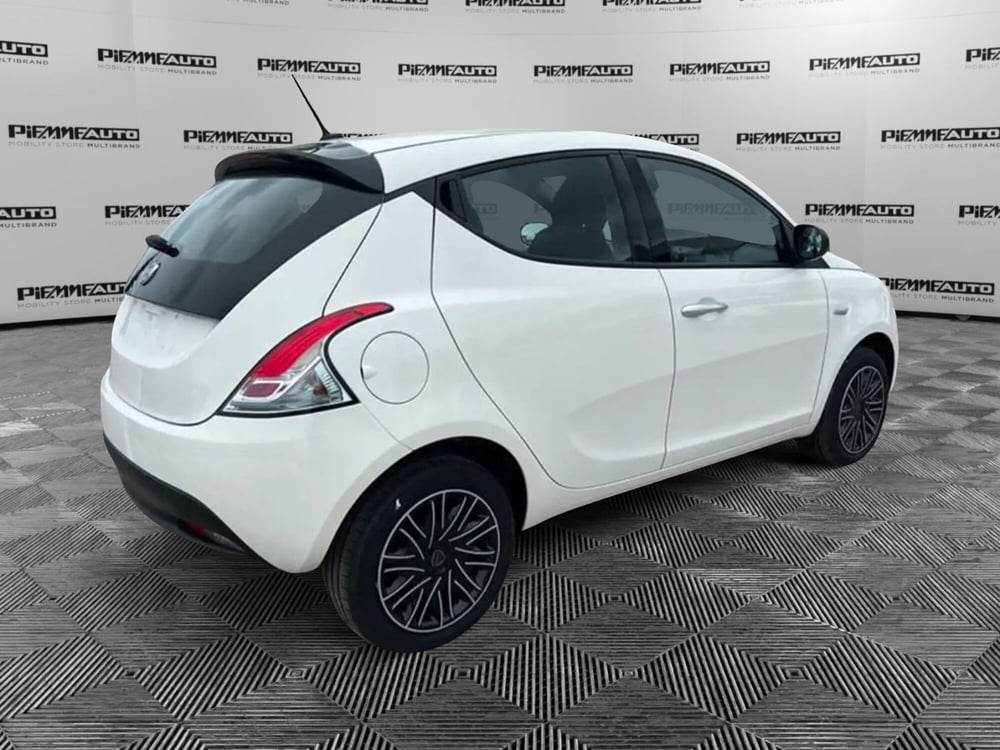Lancia Ypsilon nuova a Piacenza (5)