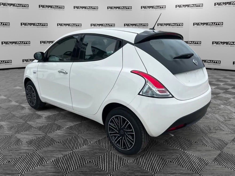 Lancia Ypsilon nuova a Piacenza (7)