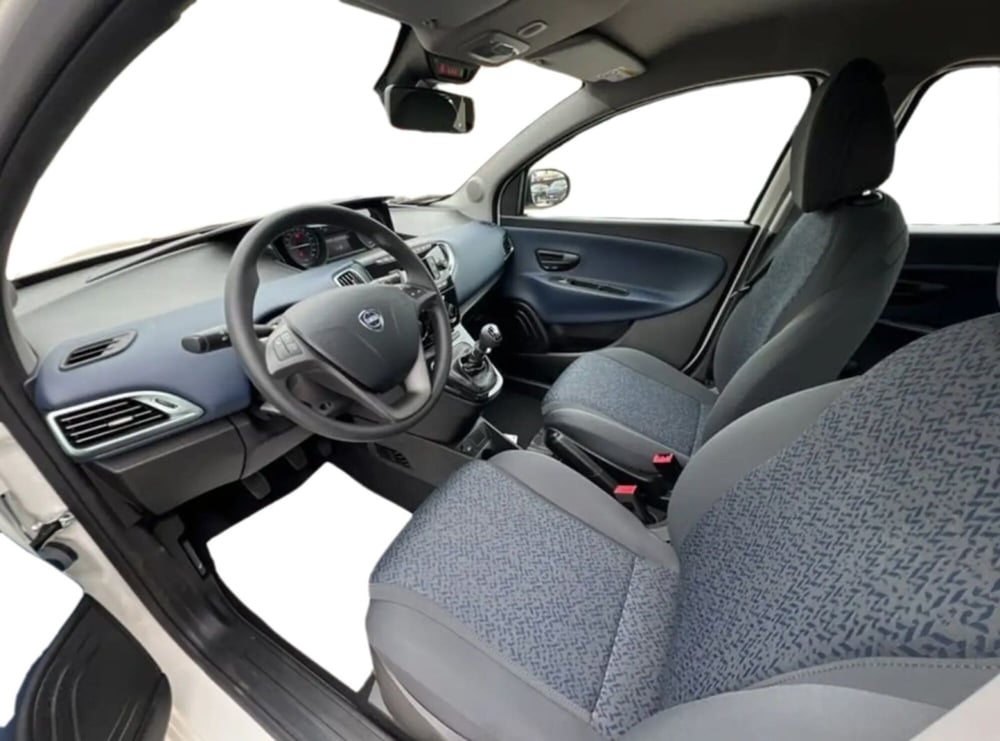 Lancia Ypsilon nuova a Piacenza (9)
