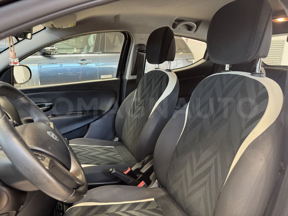 Lancia Ypsilon usata a Forlì-Cesena (6)