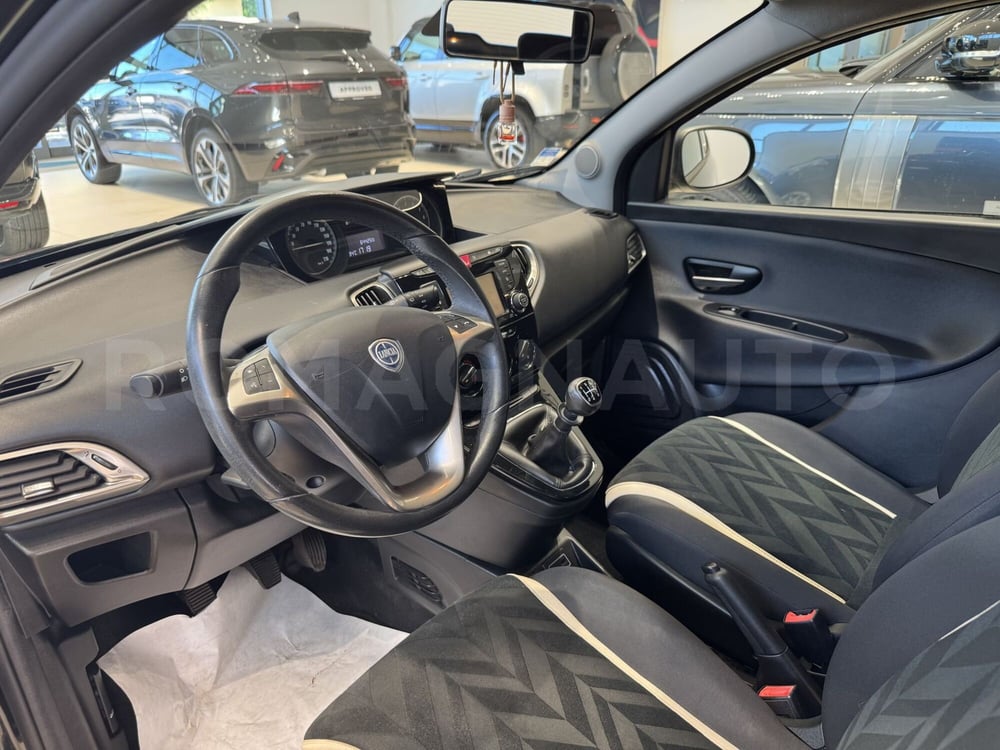 Lancia Ypsilon usata a Forlì-Cesena (7)