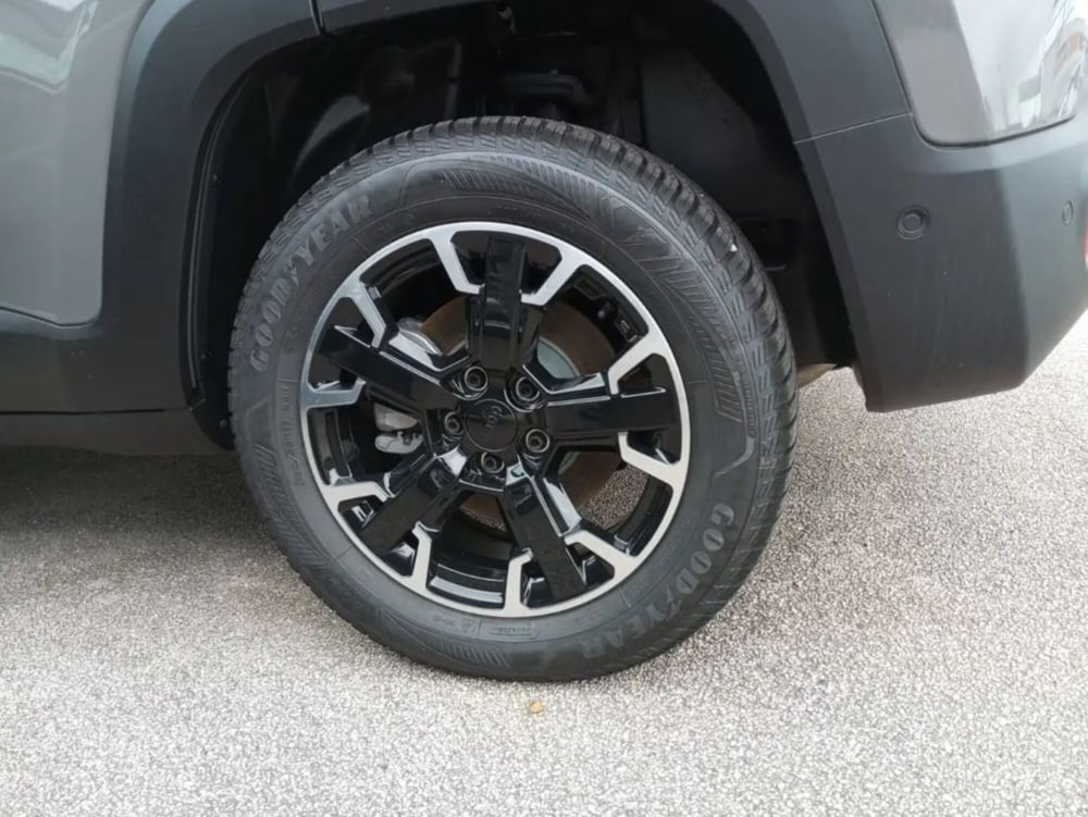 Jeep Renegade nuova a Latina (5)