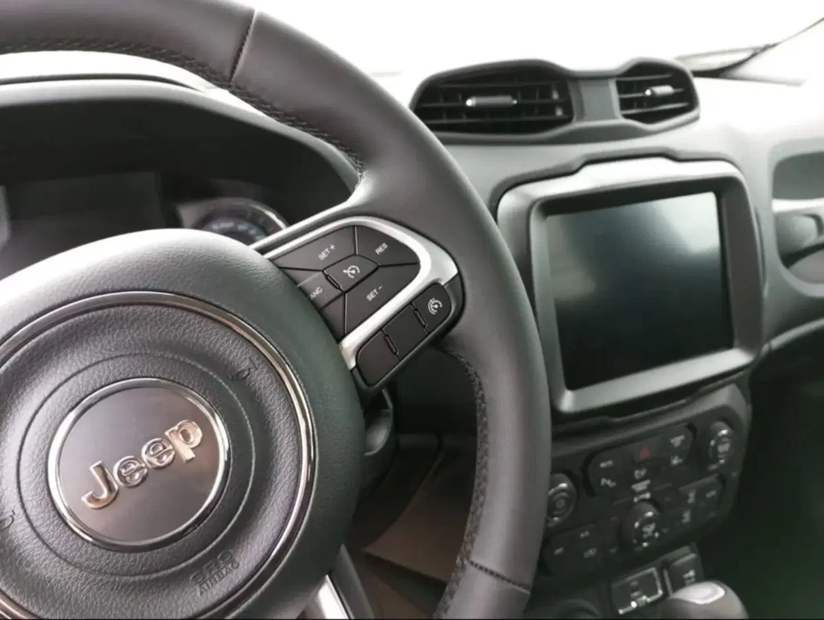 Jeep Renegade nuova a Latina (7)