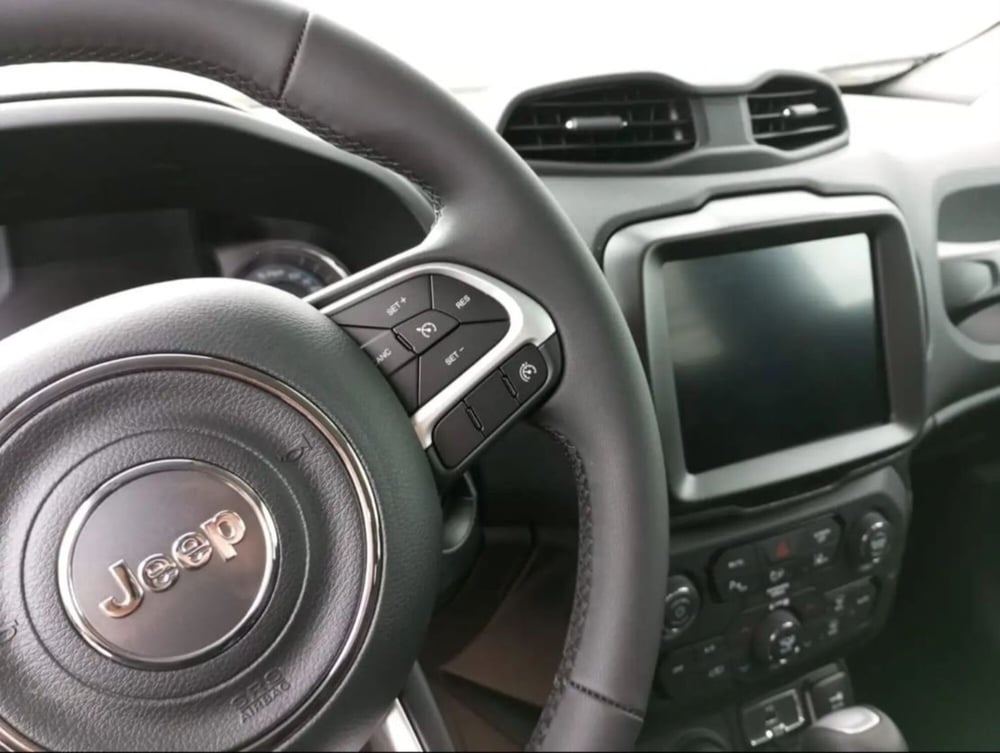 Jeep Renegade nuova a Latina (7)