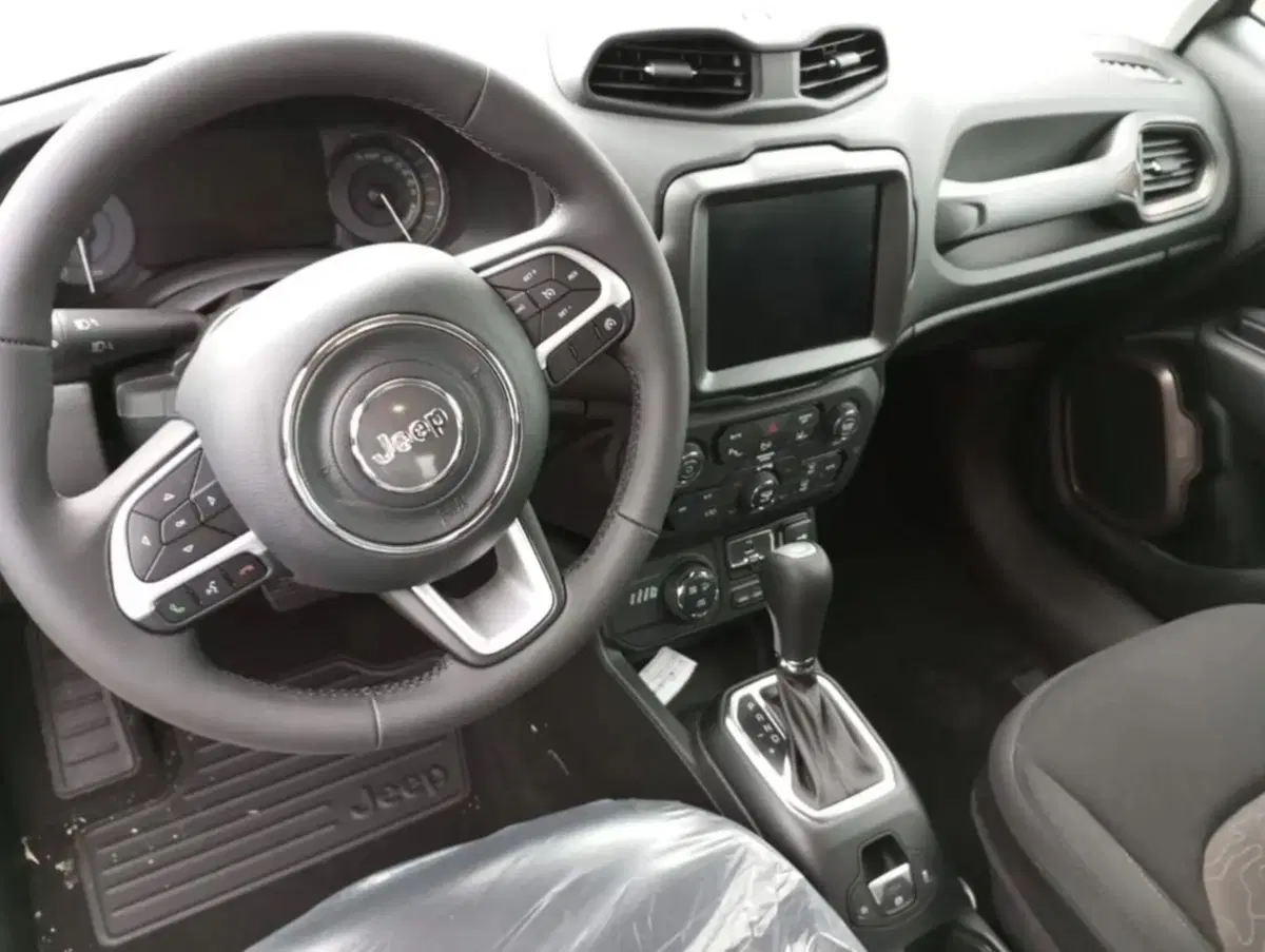 Jeep Renegade nuova a Latina (9)