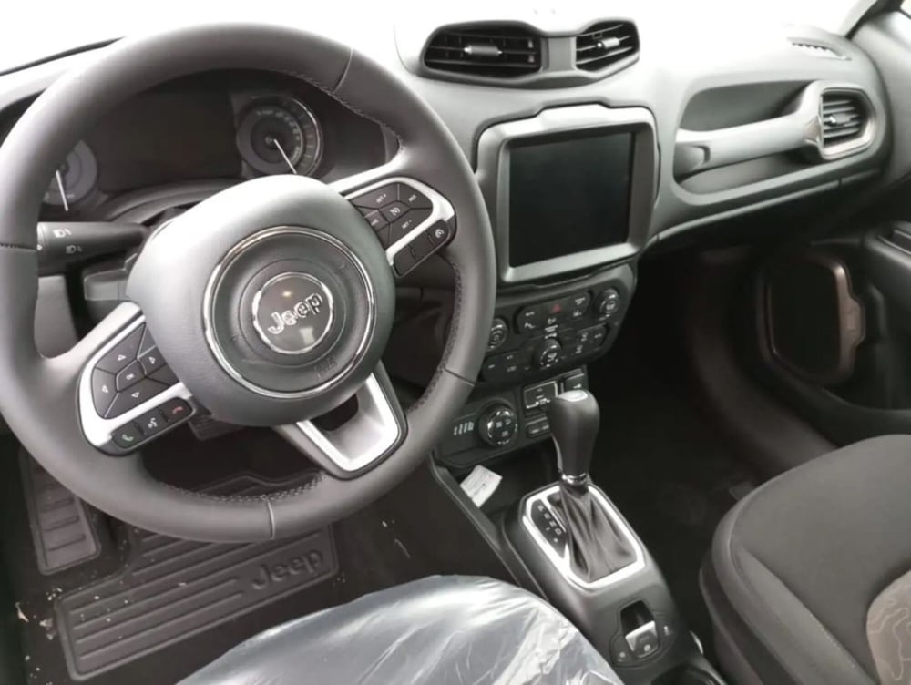 Jeep Renegade nuova a Latina (9)