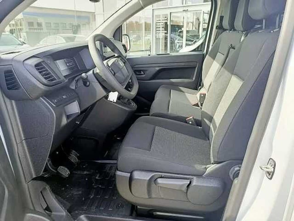 Opel Vivaro nuova a Milano (10)