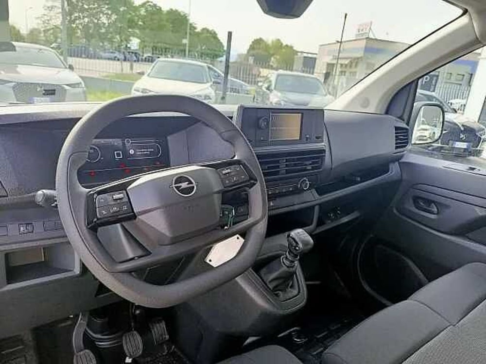 Opel Vivaro nuova a Milano (11)