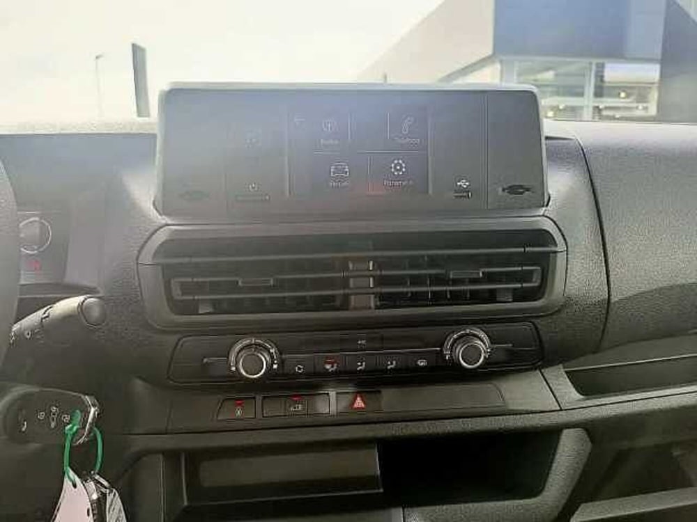 Opel Vivaro nuova a Milano (13)