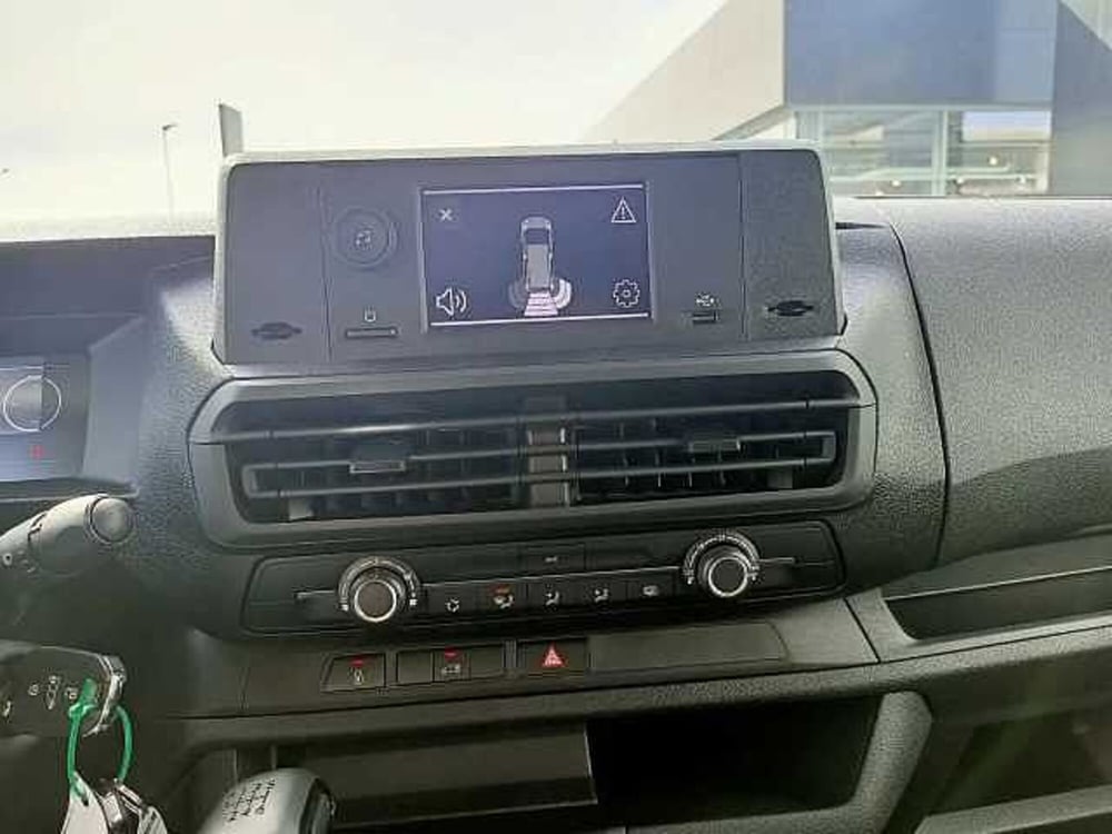 Opel Vivaro nuova a Milano (14)