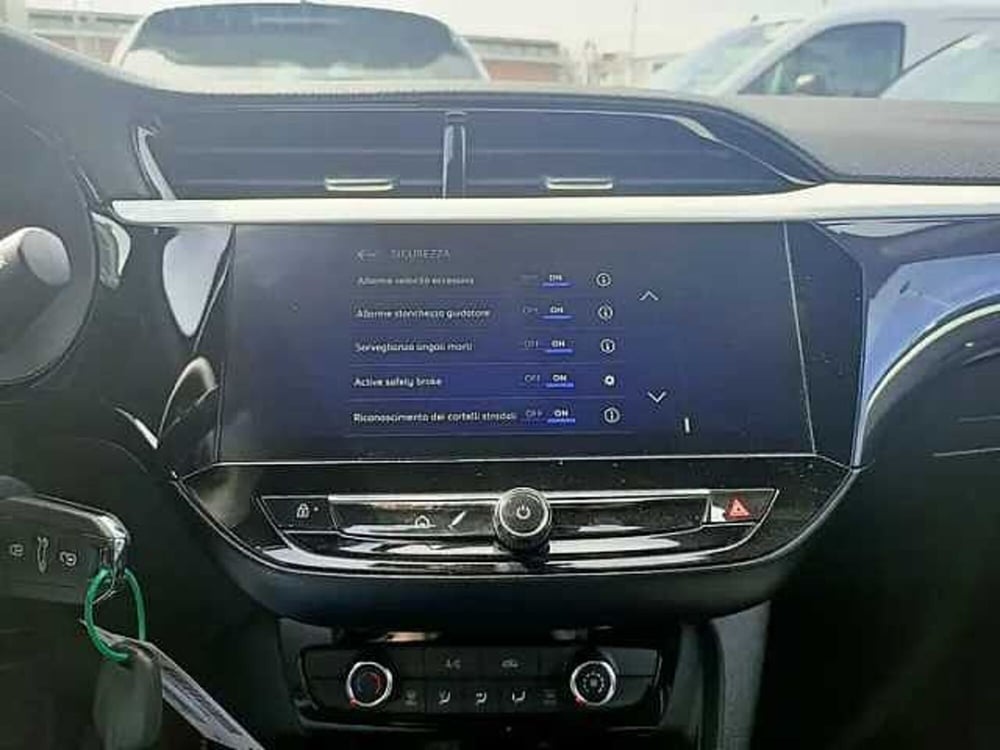 Opel Corsa nuova a Milano (14)