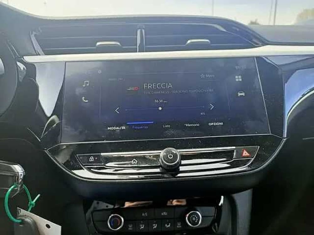 Opel Corsa nuova a Milano (12)