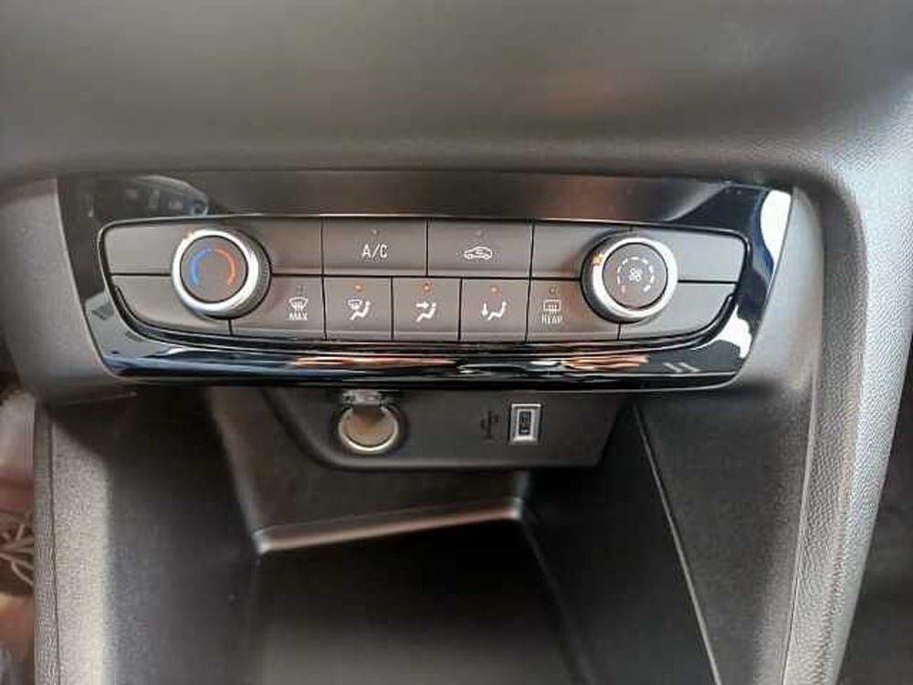 Opel Corsa nuova a Milano (15)