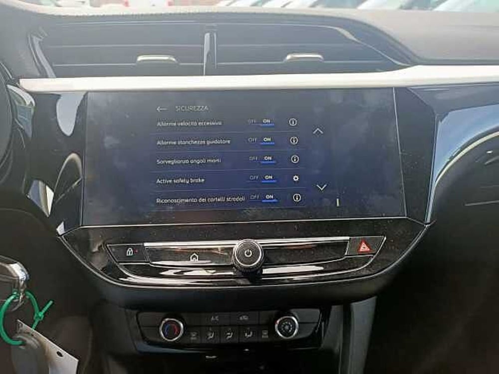 Opel Corsa nuova a Milano (17)