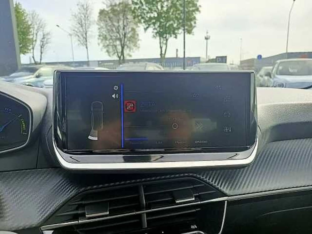 Peugeot 208 nuova a Milano (13)
