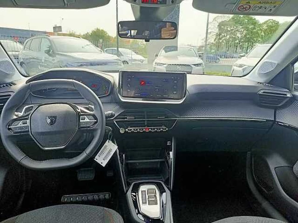 Peugeot 208 nuova a Milano (9)