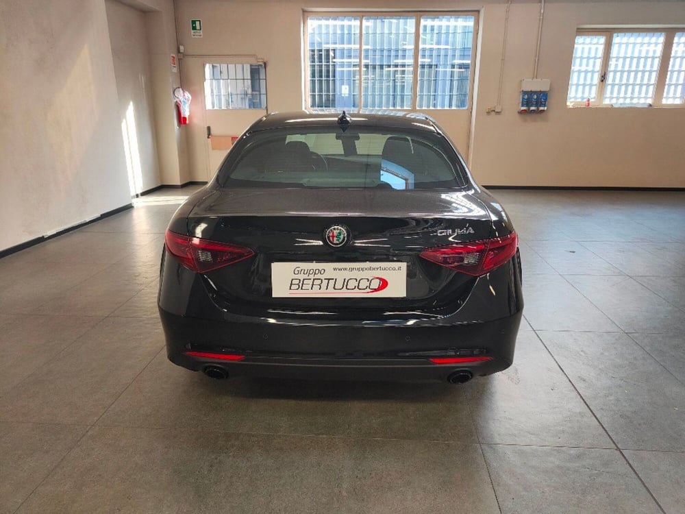 Alfa Romeo Giulia usata a Verona (5)