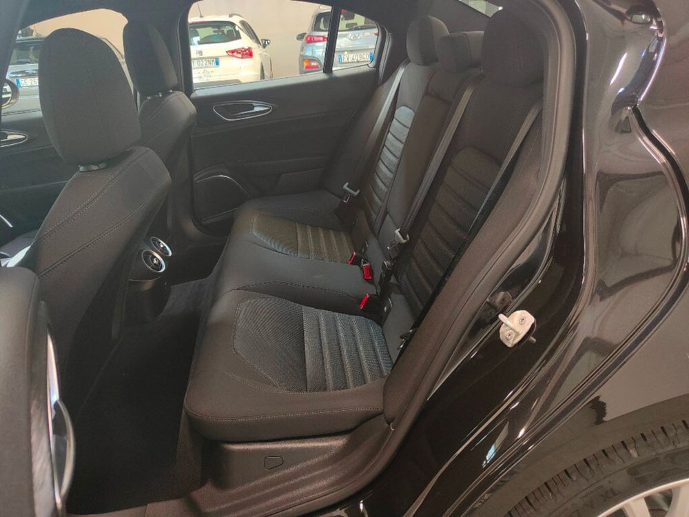 Alfa Romeo Giulia usata a Verona (8)