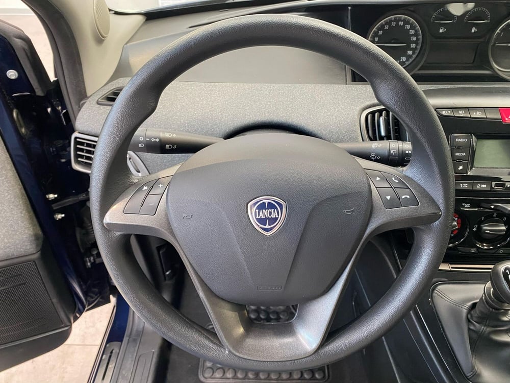 Lancia Ypsilon usata a Milano (10)