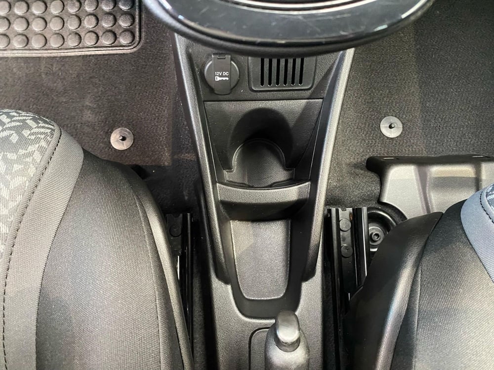 Lancia Ypsilon usata a Milano (12)