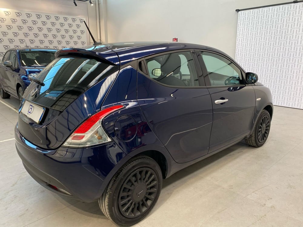 Lancia Ypsilon usata a Milano (5)