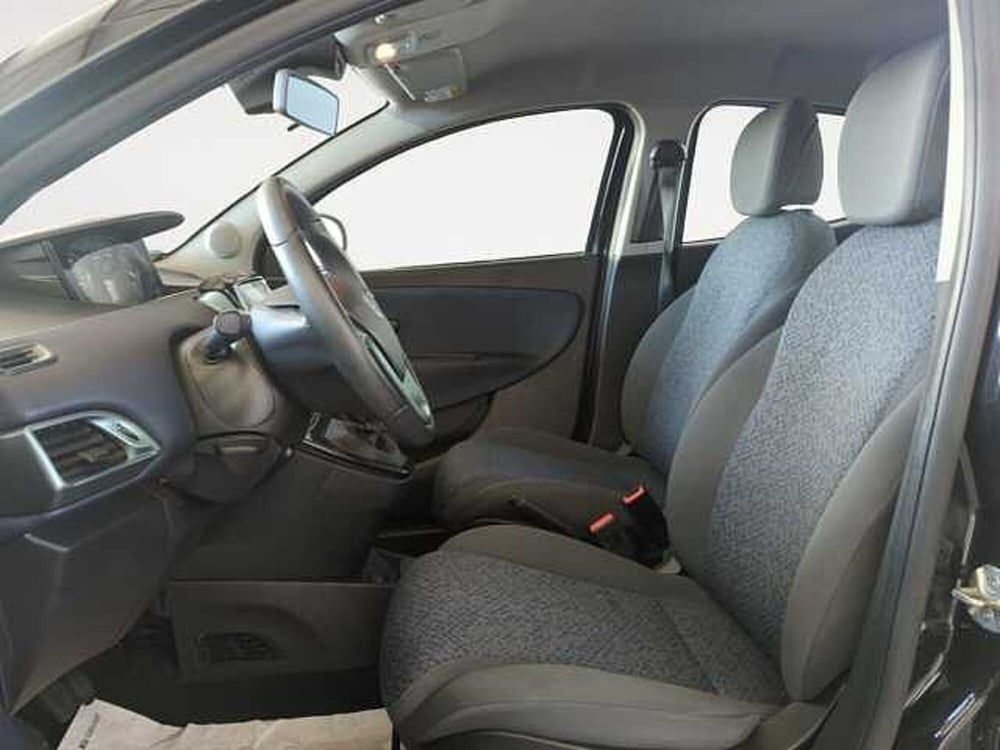 Lancia Ypsilon usata a Treviso (11)