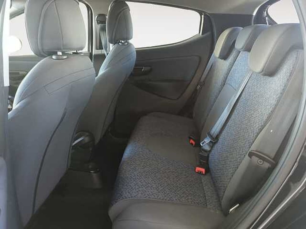 Lancia Ypsilon usata a Treviso (12)
