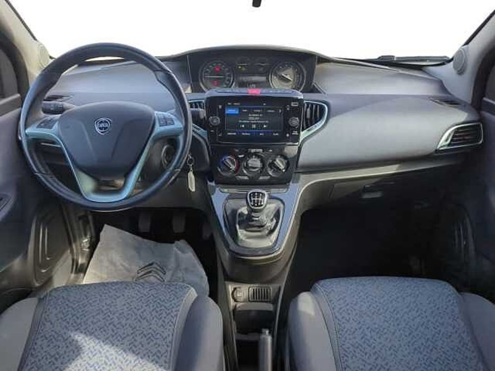 Lancia Ypsilon usata a Treviso (8)