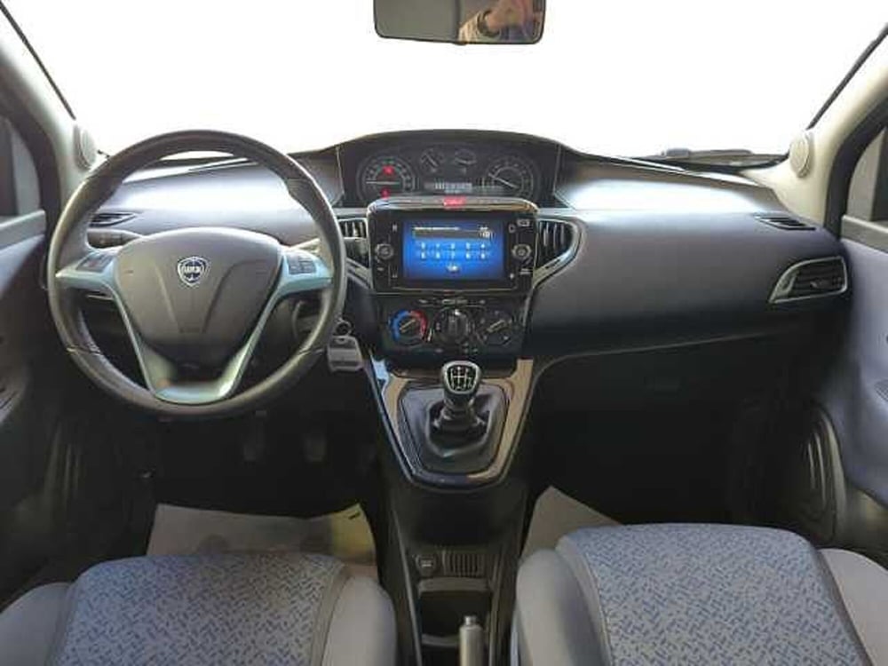 Lancia Ypsilon usata a Treviso (8)