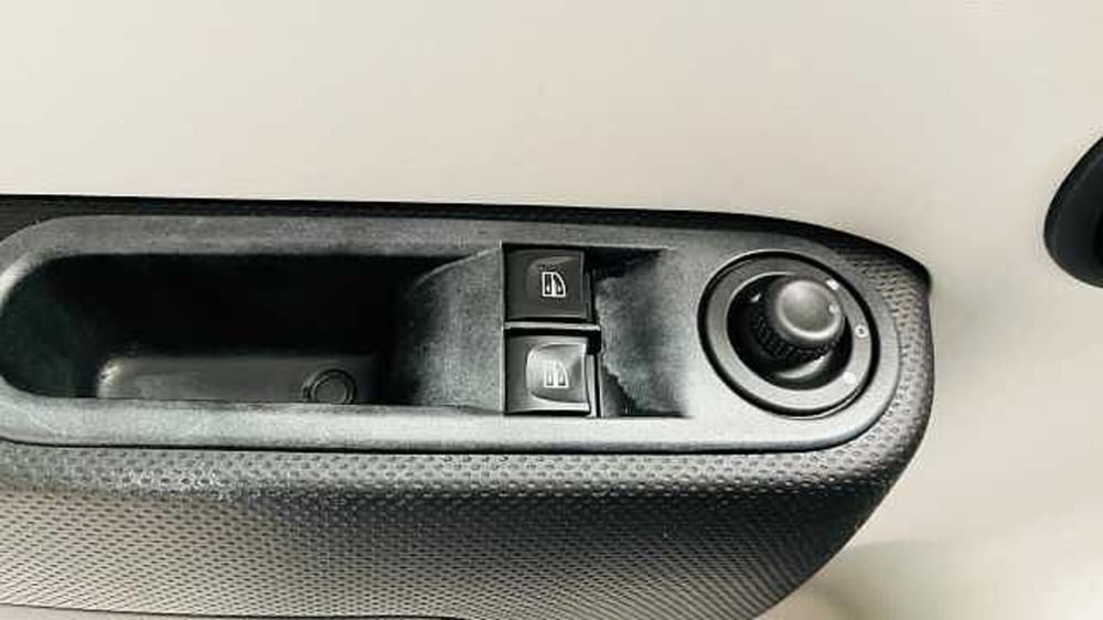 Renault Twingo usata a Milano (8)