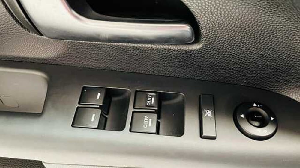 Kia Venga usata a Milano (9)