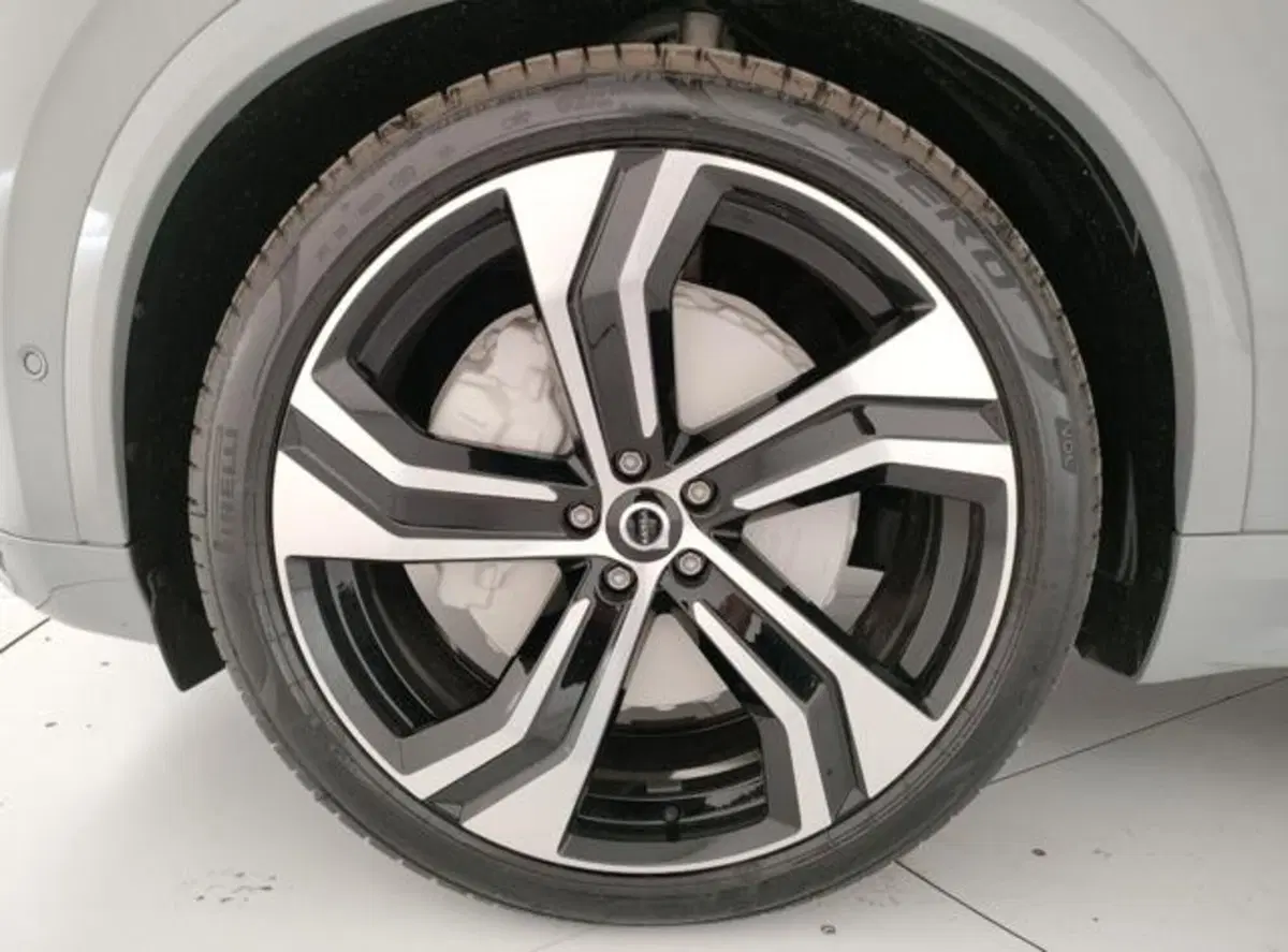 Volvo XC90 nuova a Modena (8)