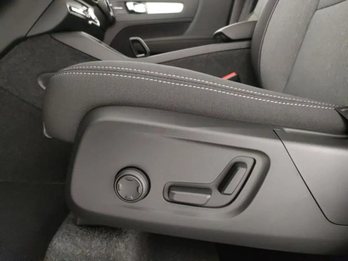 Volvo XC40 nuova a Modena (15)