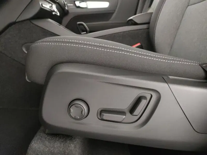 Volvo XC40 nuova a Modena (15)